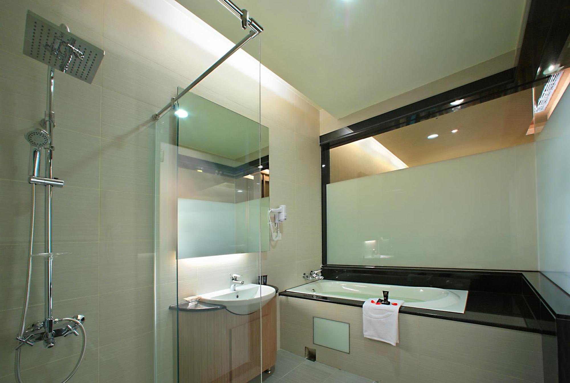 Shinkansen Grand Hotel Taichung Exterior foto